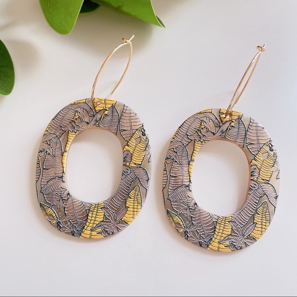 Multi color Acrylic statement hoop earrings - Picture 7 of 13